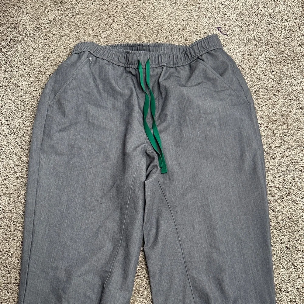 Figs Tansen Gray scrub Jogger Pants with Green Drawstring size MT